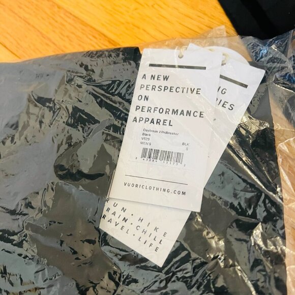 New Vuori Black Daybreak Windbreaker Small GOLDMAN SACHS - Picture 11 of 11